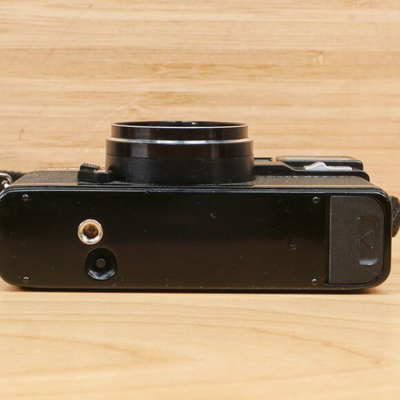 Vintage Minolta Hi-Matic AF2 35mm Film Point-and-Shoot Camera - Picture 9 of 10